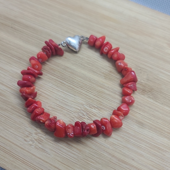Red Coral Chip Bracelet with Magnetic Silver Heart - Picture 3 of 4